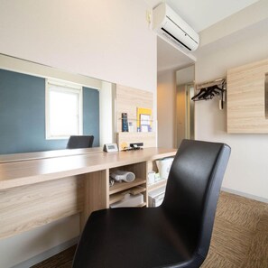 Escrivaninha, Wi-Fi de cortesia, roupa de cama