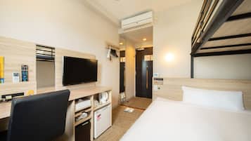三人房, 无烟房 (1 Double Bed + 1 Loft Bed) | 办公桌、免费 WiFi、床单