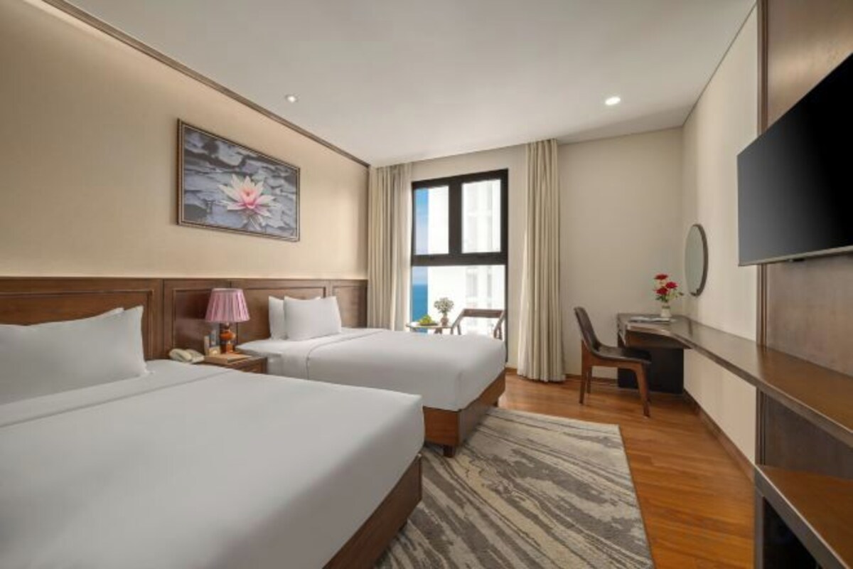 Premium bedding, pillowtop beds, minibar, in-room safe