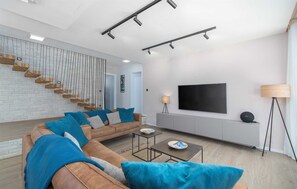 Smart TV, music library