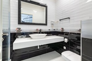 Bathroom - Deluxe Room - Sea and Promenade View (Split)