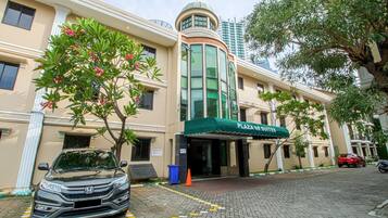 Pintu masuk properti