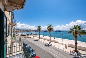 Property grounds - Prestige Room - Balcony and Seaview (Split)