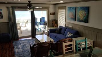 Een televisie en een dvd-speler