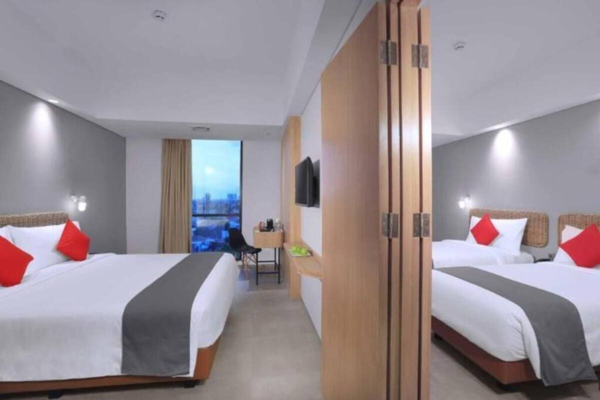 In-room safe, desk, laptop workspace, soundproofing