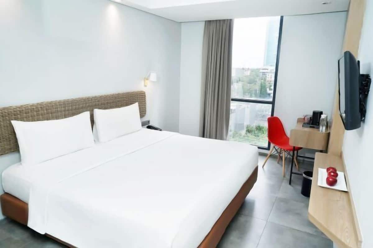 In-room safe, desk, laptop workspace, soundproofing