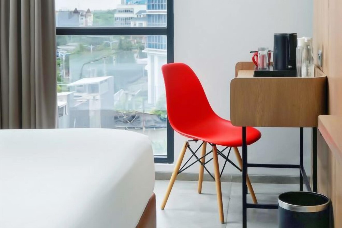 In-room safe, desk, laptop workspace, soundproofing