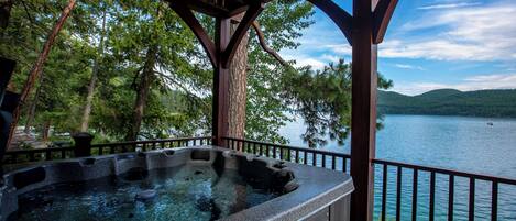 Tina de hidromasaje al aire libre