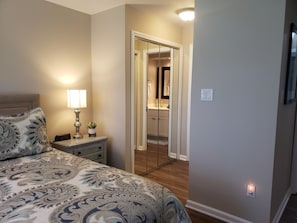 2 habitaciones, tabla de planchar con plancha, wifi y ropa de cama