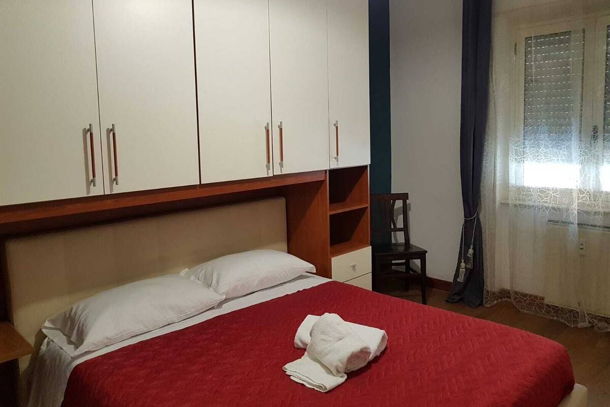 Desk, free WiFi, bed sheets