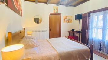 Classic-rum (3) | Sängtillbehör av högsta kvalitet, minibar och individuell inredning