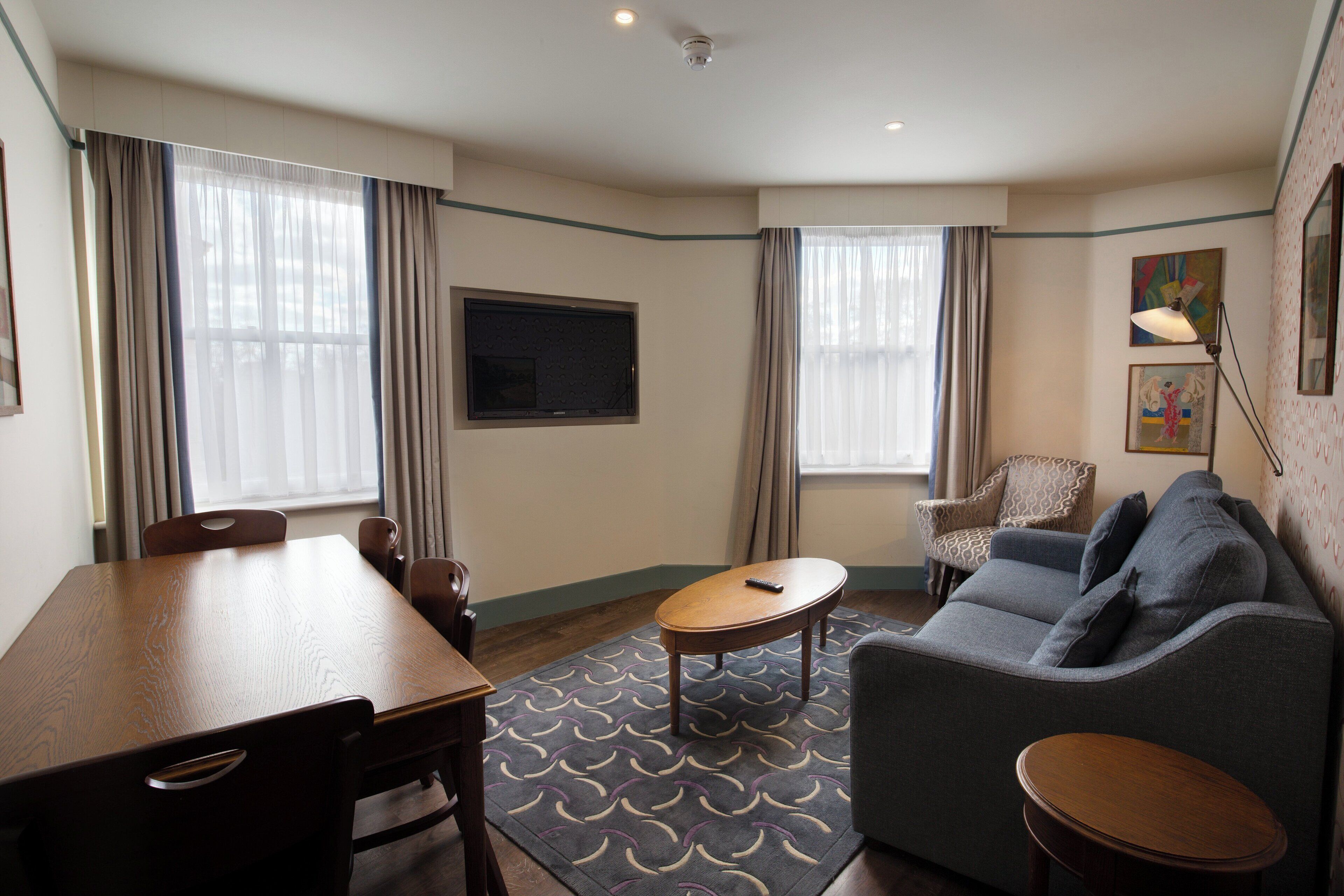 charleston 1 bedroom apartment | living area | 42-inch lcd tv with digital channels, tv, ipod dock