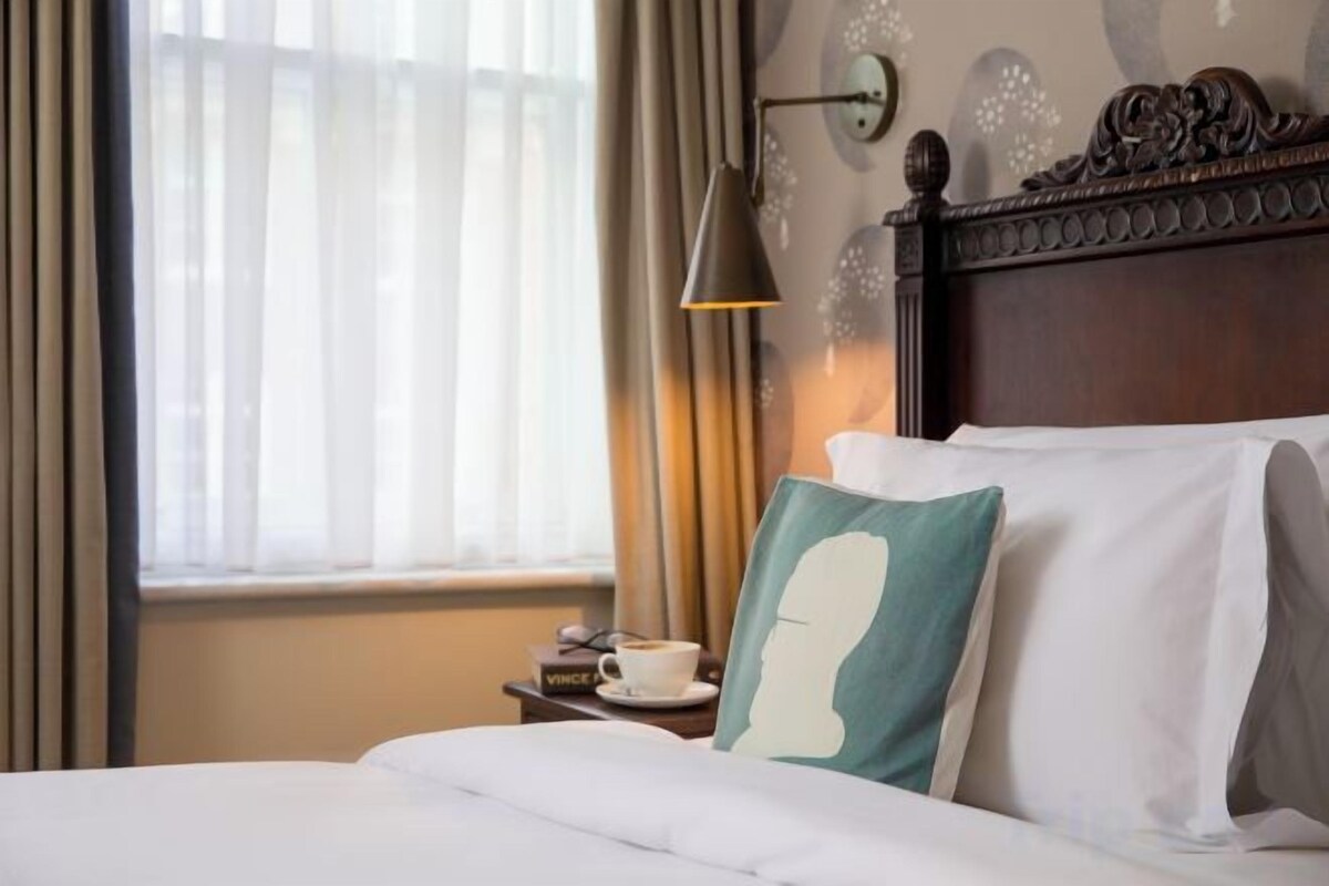 Premium bedding, in-room safe, desk, iron/ironing board (on request)