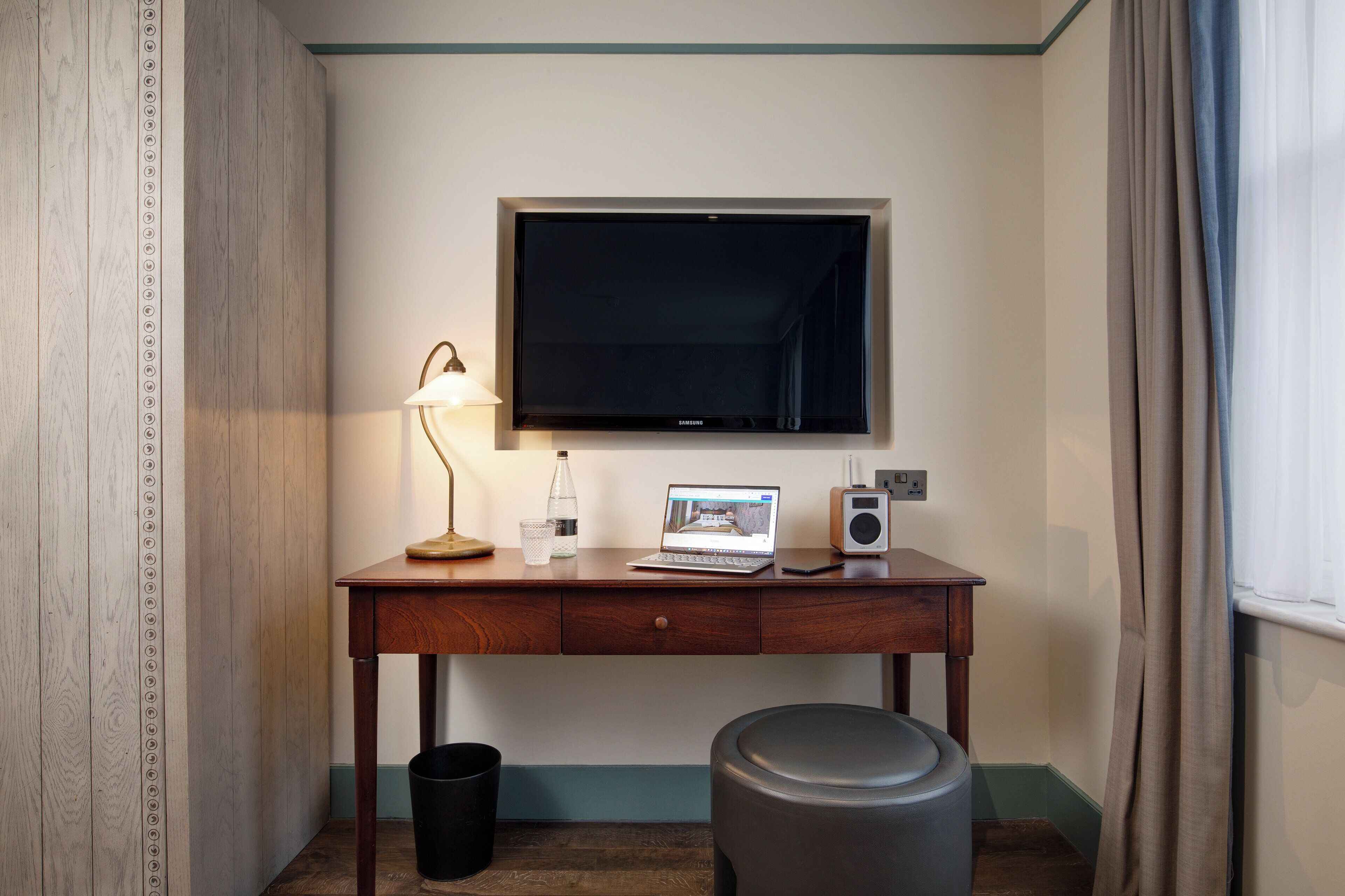 bloomsbury bedroom | 1 bedroom, premium bedding, in-room safe, desk