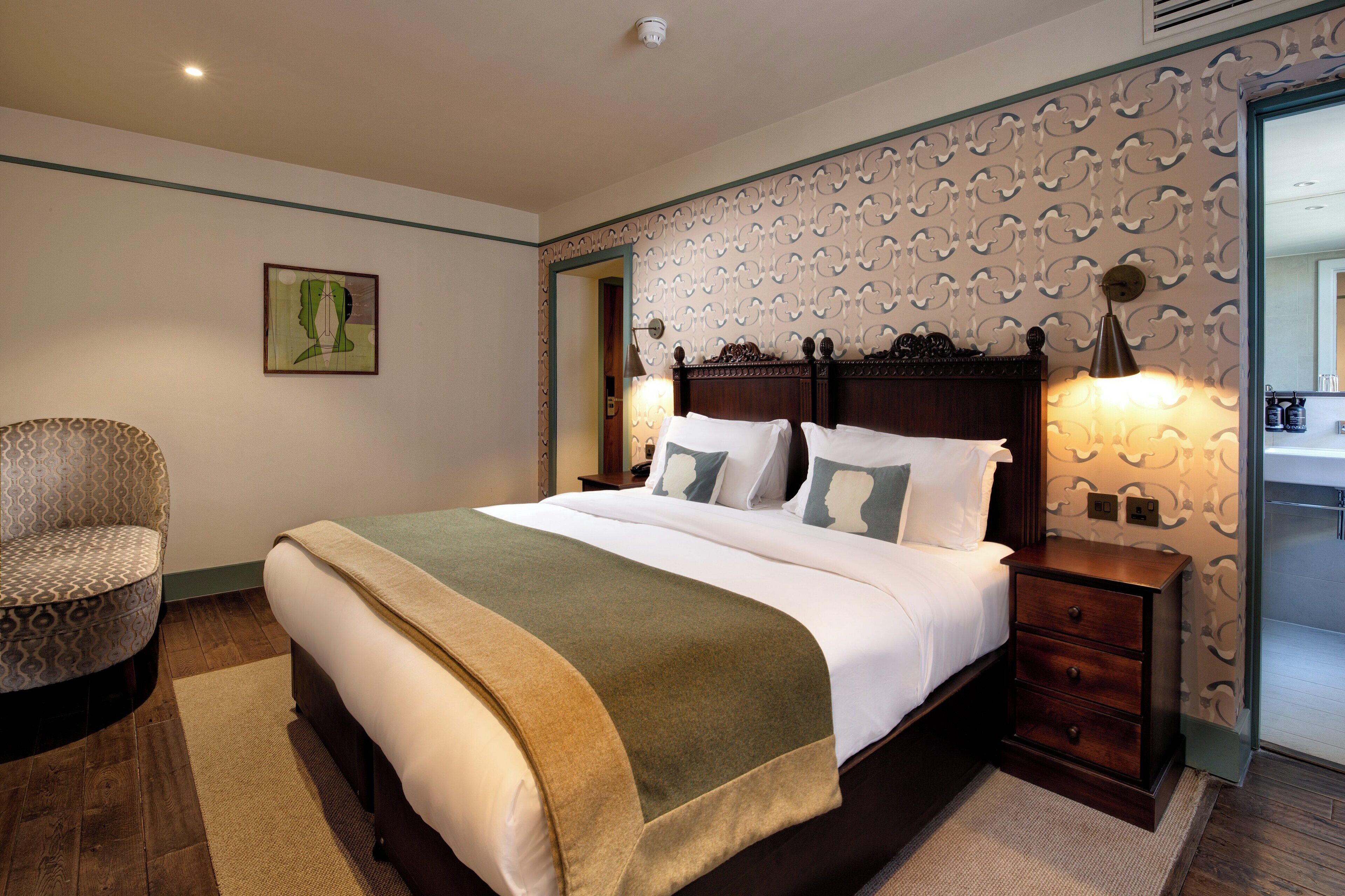 bloomsbury bedroom | 1 bedroom, premium bedding, in-room safe, desk