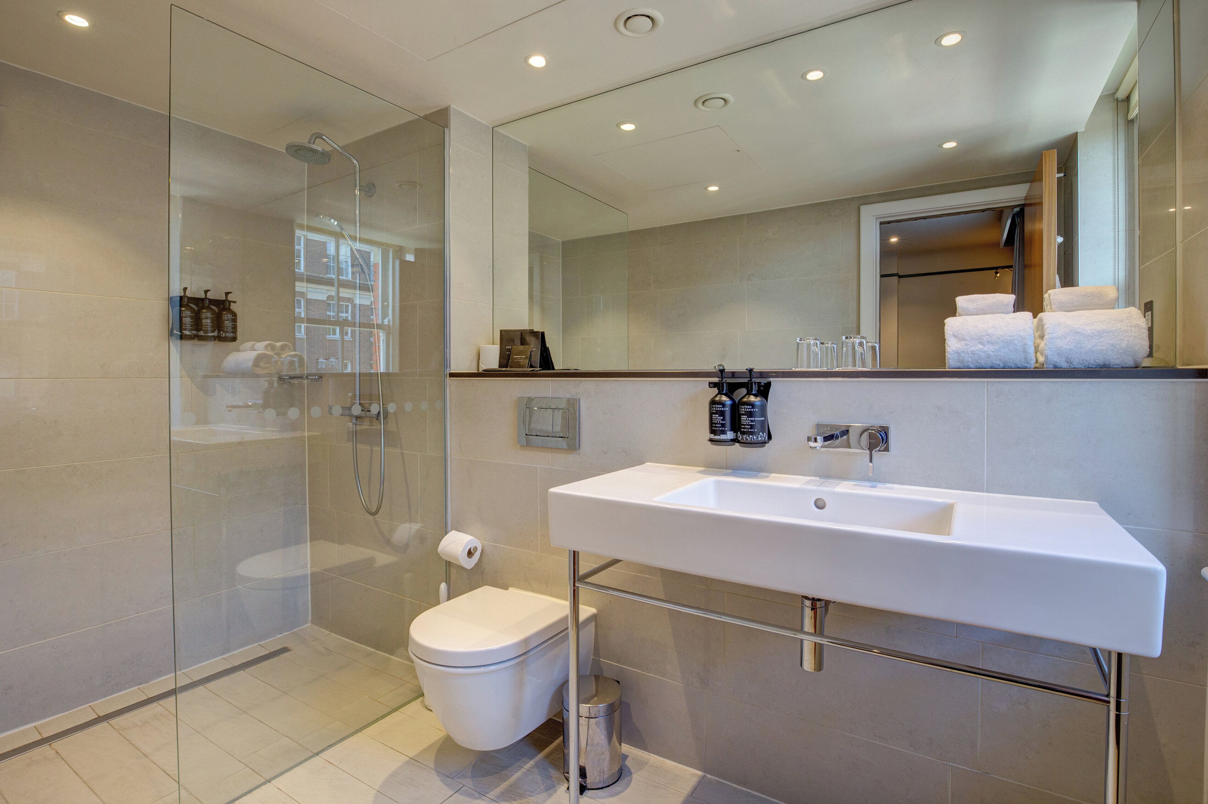 charleston 1 bedroom apartment | 1 bedroom, premium bedding, in-room safe, desk