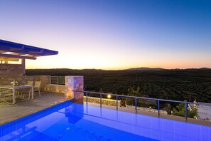 Outdoor pool, a heated pool, sun loungers - Kampos Villa I, Nature Living with Heated Pool (Achlades, Rethymno)