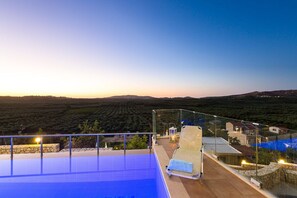 Outdoor pool, a heated pool, sun loungers - Kampos Villa I, Nature Living with Heated Pool (Achlades, Rethymno)