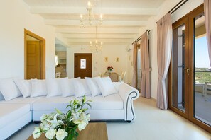 Smart TV, fireplace, video-game console, DVD player - Kampos Villa I, Nature Living with Heated Pool (Achlades, Rethymno)