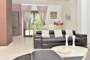 Villa, 3 Bedrooms, Non Smoking | Living room