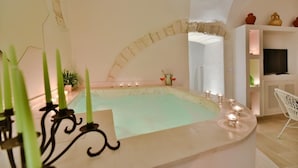 Indoor spa tub - Suitelite (Ostuni)