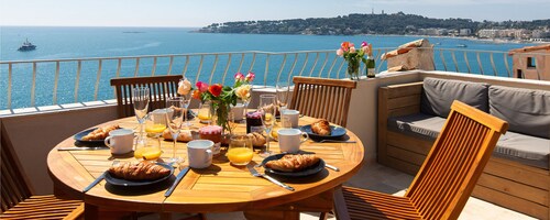 Superb house with sea view, 3 bedrooms, 3 bathrooms, jacuzzi, sauna, Old Town