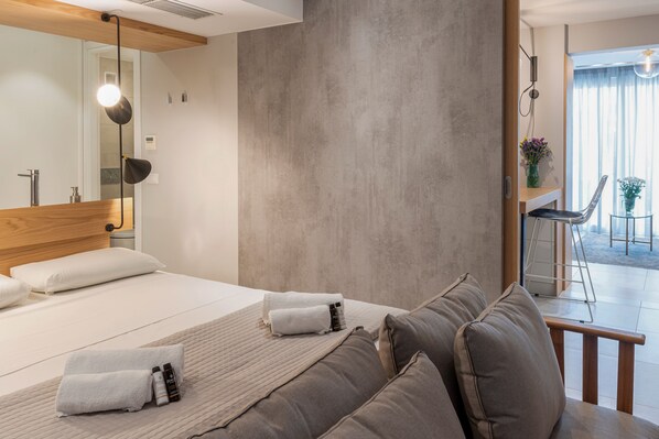 2 bedrooms, in-room safe, iron/ironing board, WiFi