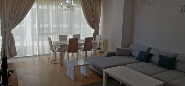 Familjelägenhet | Vardagsrum | Platt-tv