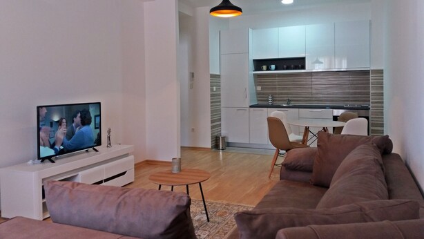 Design-Apartment | Wohnbereich | Flachbildfernseher