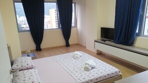 Panoramic-Apartment | Schreibtisch, Bügeleisen/Bügelbrett, kostenloses WLAN, Bettwäsche