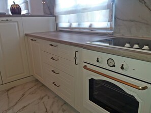 Villa | Eigene Küche | Großer Kühlschrank, Ofen, Herdplatte