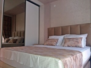 Villa | 4 soverom, skrivebord og wi-fi (inkludert)