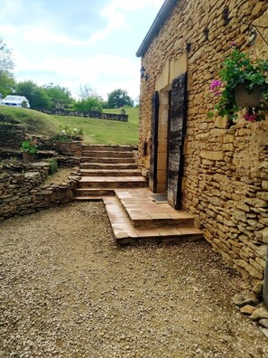 Property grounds - Gîte de Chantegrel Authentic Périgord style, saltwater swimming pool near SARLAT (Sarlat-la-Canéda)
