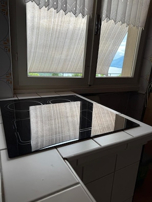 Interior - SUNNY VACATION APARTMENTS IN A QUIET LOCATION WITH A FANTASTIC LAKE VIEW (DUE COSSANI Luino Piemont)