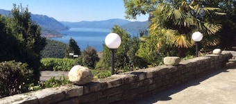 SUNNY VACATION APARTMENTS IN A QUIET LOCATION WITH A FANTASTIC LAKE VIEW