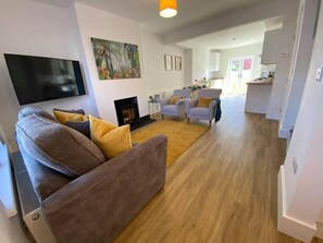 TV, Netflix, streaming services - Beautiful Poole House 5 mins to Sandbanks +Netflix (Poole)