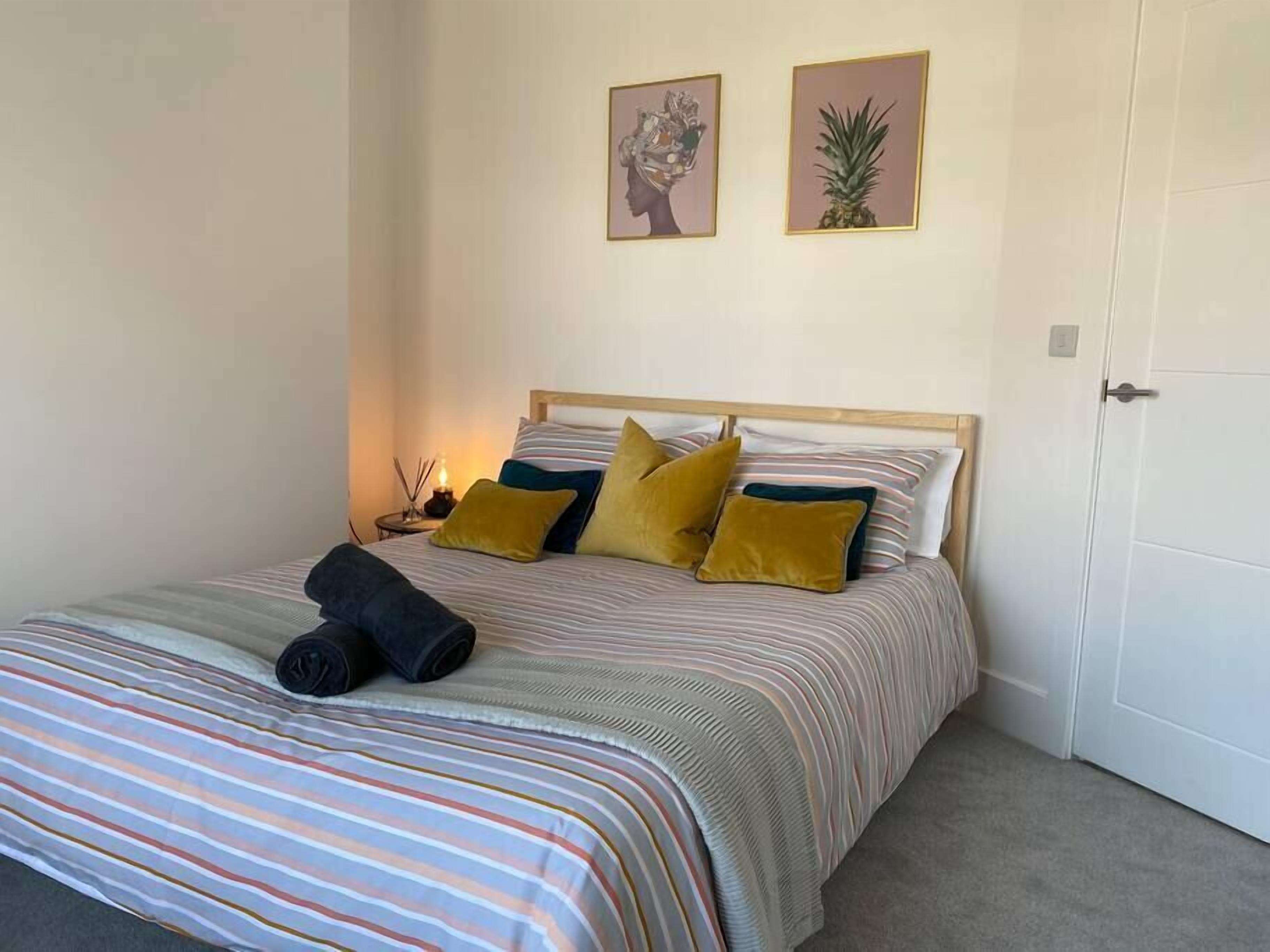 2 bedrooms, iron/ironing board, Internet, bed sheets