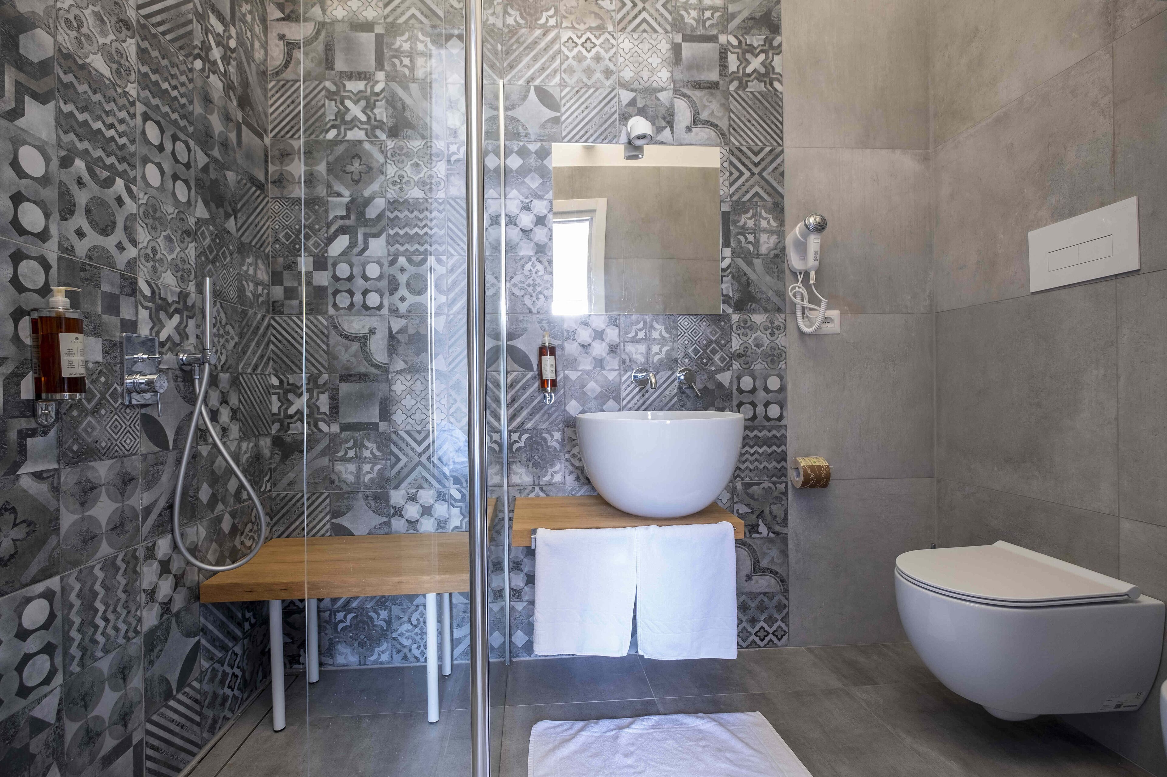 Chambre Classique, vue mer (Scilla e Cariddi) | Salle de bain | Articles de toilette de luxe, sèche-cheveux, bidet, serviettes fournies