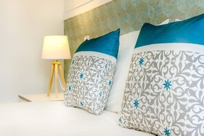 2 bedrooms, desk, iron/ironing board, free WiFi - Camões Executive Flat (Porto)