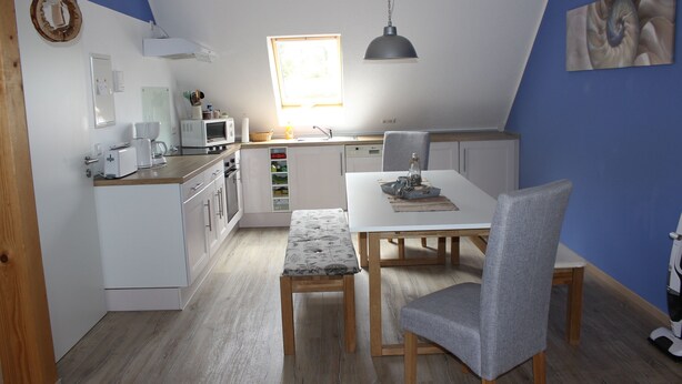 Kaffetrakter/tekoker, kjøleskap, mikrobølgeovn og kokeplater