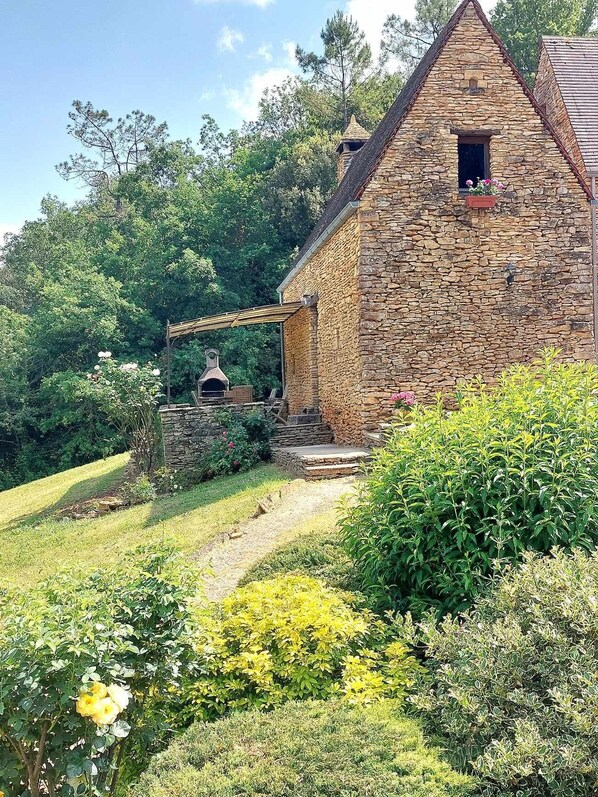 Property grounds - Authentic little Périgord house with saltwater swimming pool on the outskirts of SARLAT (Sarlat-la-Canéda)