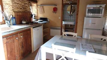 雪櫃、微波爐、焗爐、爐具