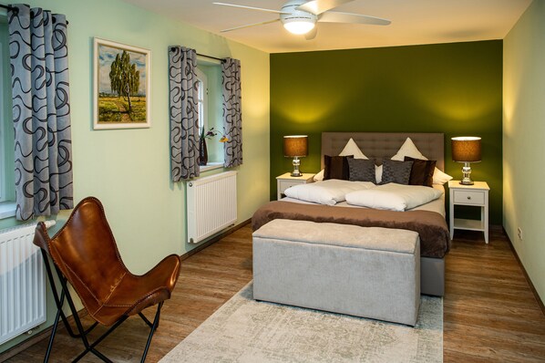 1 bedroom, travel cot, free WiFi, bed sheets