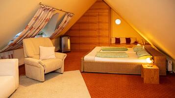 1 bedroom, travel crib, free WiFi, bed sheets