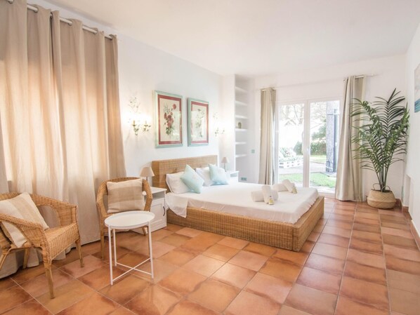 5 Schlafzimmer, Bügeleisen/Bügelbrett, Internetzugang, Bettwäsche