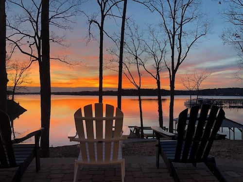 Luxury Secluded Lake Home King Beach Views Dock