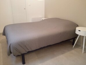 1 chambre, bureau, fer et planche à repasser, Wi-Fi