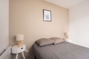 1 bedroom, desk, iron/ironing board, WiFi