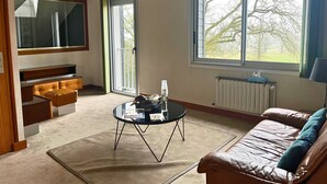 Dobbeltrom – comfort | Senger med overmadrass, blendingsgardiner og barnesenger (inkludert)