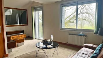 Comfort Double Room | Pillow-top beds, individually decorated, individually furnished